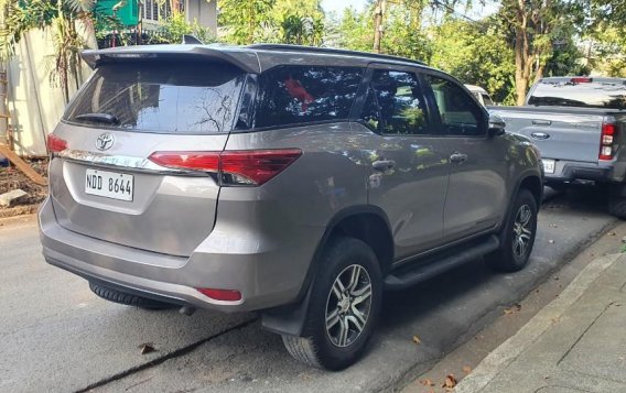 Selling Grey Toyota Fortuner 2017 in Pasig-3