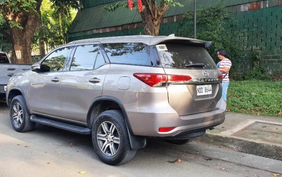 Selling Grey Toyota Fortuner 2017 in Pasig-1
