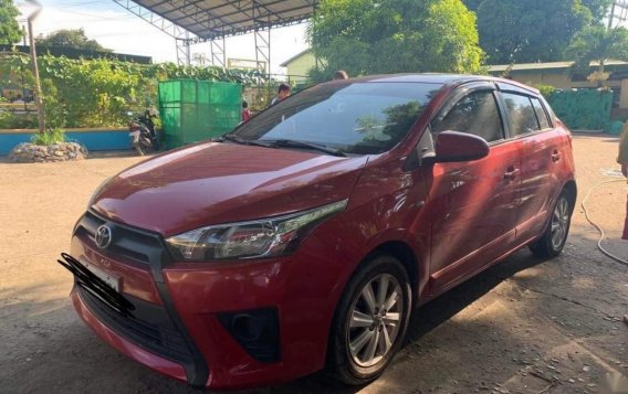 Red Toyota Yaris 2017 for sale in Automatic-1
