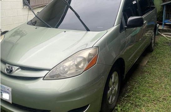 Sell Silver 2010 Toyota Sienna in Quezon City-1