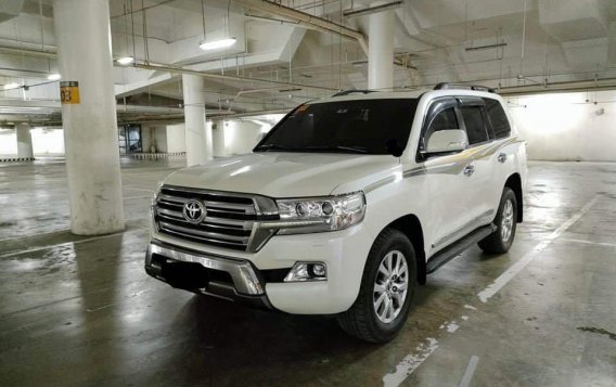 Selling Pearl White Toyota Land Cruiser 2018 in Mandaue