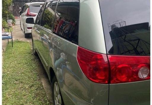 Sell Silver 2010 Toyota Sienna in Quezon City-2