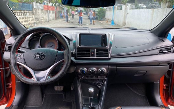 Orange Toyota Yaris 2016 for sale in Automatic-6