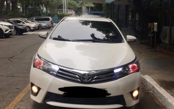 Selling Pearl White Toyota Corolla Altis 2015 in Bulacan-1