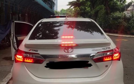 Selling Pearl White Toyota Corolla Altis 2015 in Bulacan-2