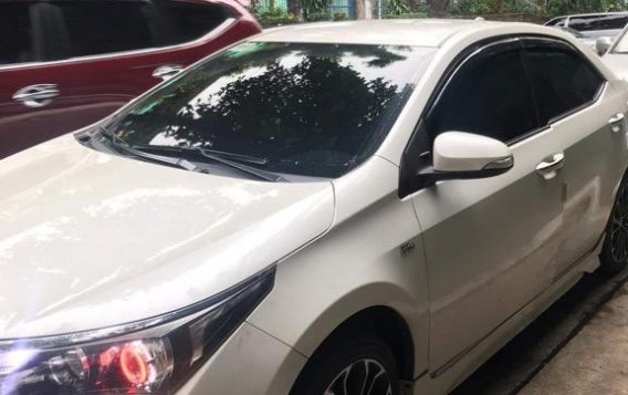 Selling Pearl White Toyota Corolla Altis 2015 in Bulacan-3