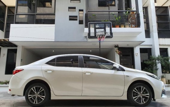 Selling Pearl White Toyota Altis 2018 in Quezon City-6