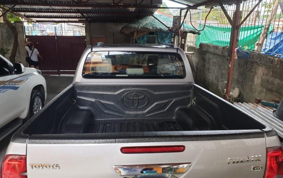 Selling Silver Toyota Hilux 2016 in Quezon City-6