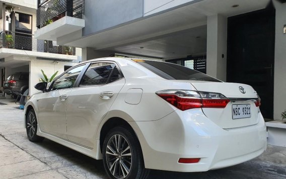 Selling Pearl White Toyota Altis 2018 in Quezon City-5