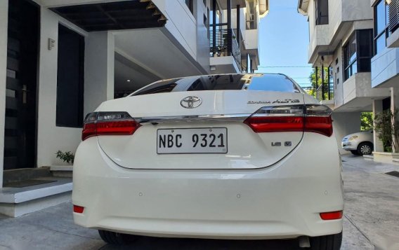 Selling Pearl White Toyota Altis 2018 in Quezon City-2