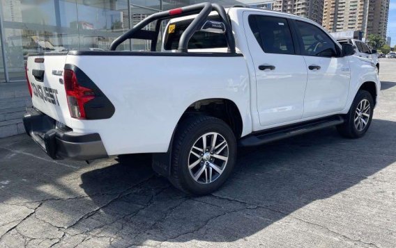 Pearl White Toyota Hilux 2019 for sale in Pasig-7