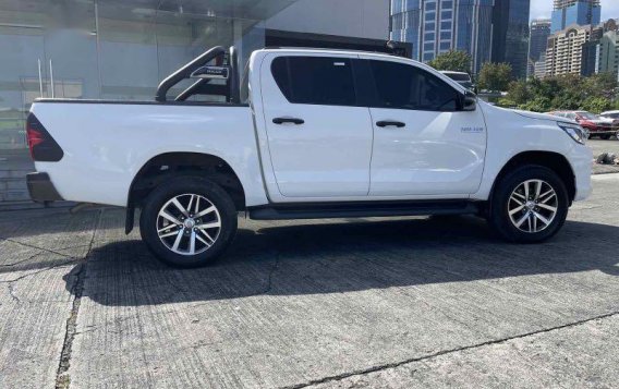 Pearl White Toyota Hilux 2018 for sale in Pasig-3