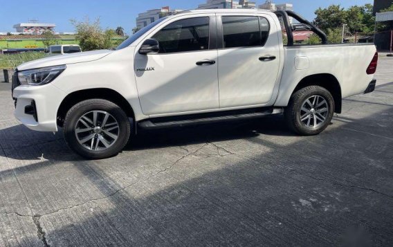 Pearl White Toyota Hilux 2019 for sale in Pasig-9
