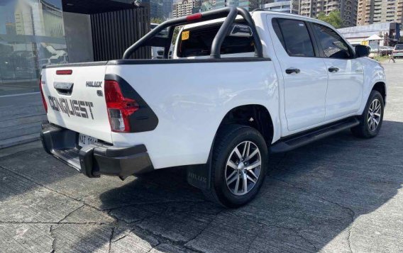 Pearl White Toyota Hilux 2018 for sale in Pasig-8