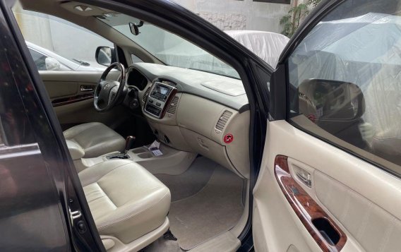 Black Toyota Innova 2012 for sale in Automatic-4