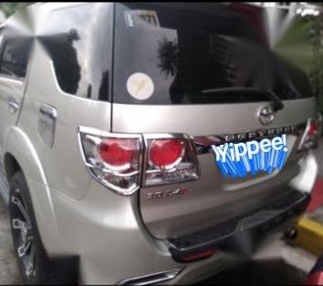 Selling Brightsilver Toyota Fortuner 2014 in Quezon-6