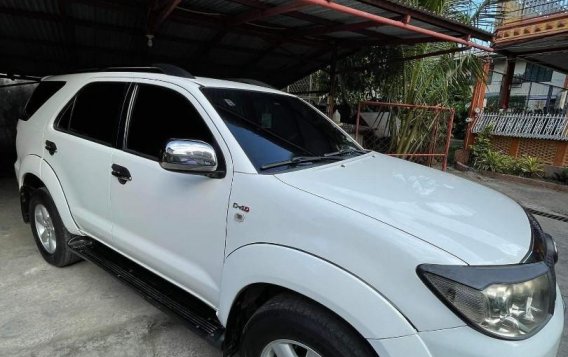 Pearl White Toyota Fortuner 2010 for sale in Lucena-2