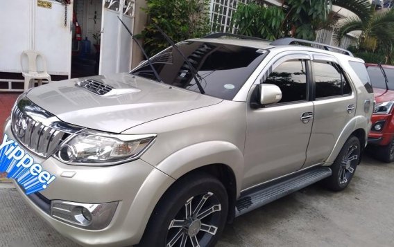 Selling Brightsilver Toyota Fortuner 2014 in Quezon