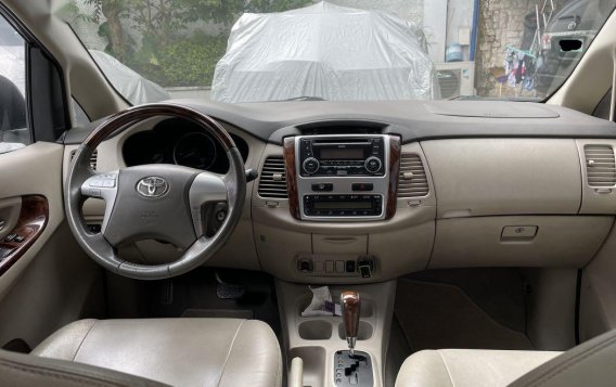 Black Toyota Innova 2012 for sale in Automatic-8