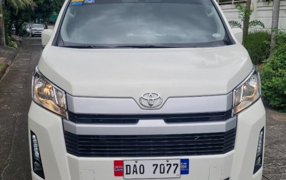 Pearl White Toyota Hiace Commuter 2021 for sale in Malabon -1