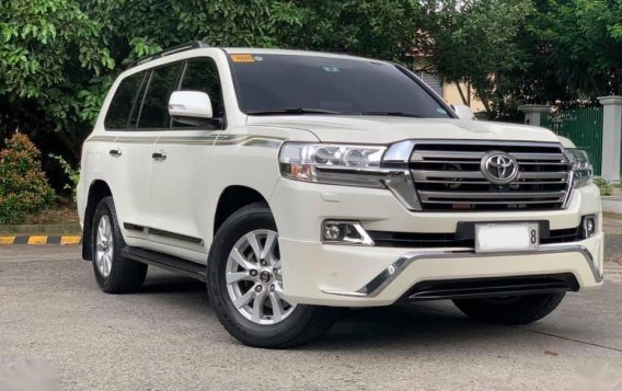 Sell Pearl White 2018 Toyota Land Cruiser in Quezon City-1