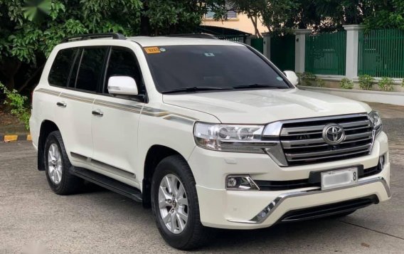 Sell Pearl White 2018 Toyota Land Cruiser in Quezon City-9