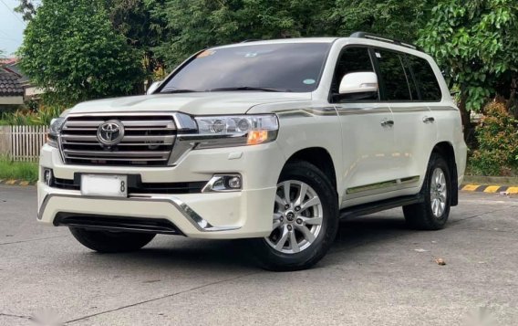 Sell Pearl White 2018 Toyota Land Cruiser in Quezon City-7