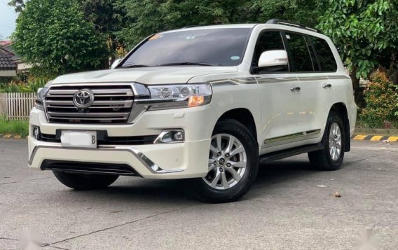 Sell Pearl White 2018 Toyota Land Cruiser in Quezon City-2