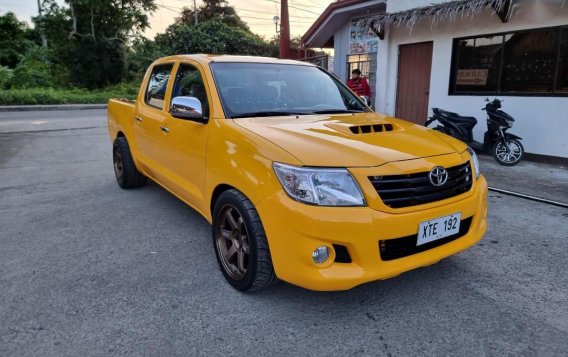 Selling Yellow Toyota Hilux 2005 in Pateros-1