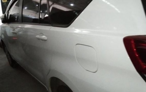 Selling White Toyota Innova 2019 in Quezon-1