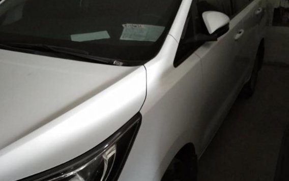 Selling White Toyota Innova 2019 in Quezon-2