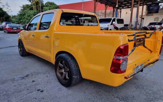 Selling Yellow Toyota Hilux 2005 in Pateros-3