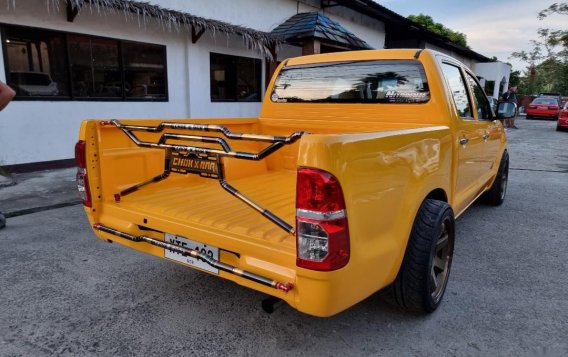 Selling Yellow Toyota Hilux 2005 in Pateros-2