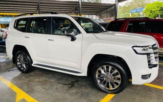 Selling White Toyota Land Cruiser 2022 in Manila-2