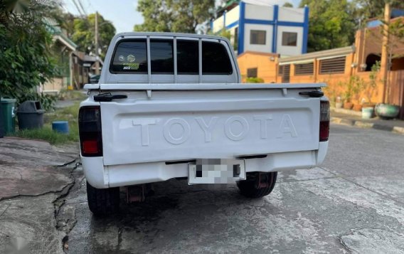 White Toyota Hilux 1999 for sale in Manual-6