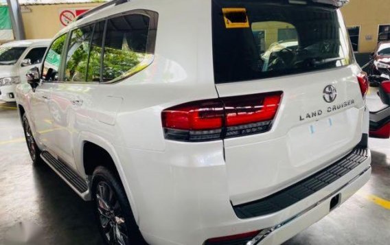 Selling White Toyota Land Cruiser 2022 in Manila-6