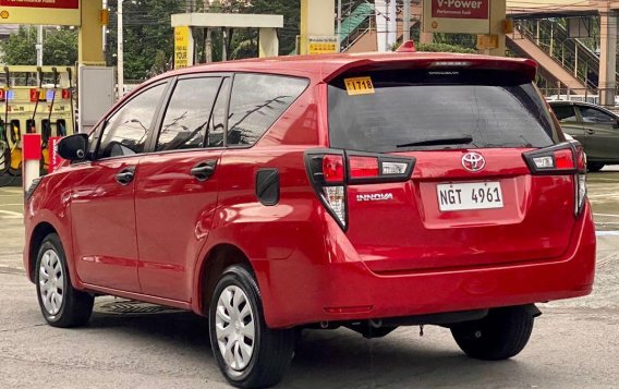 Selling Red Toyota Innova 2020 in Makati-3