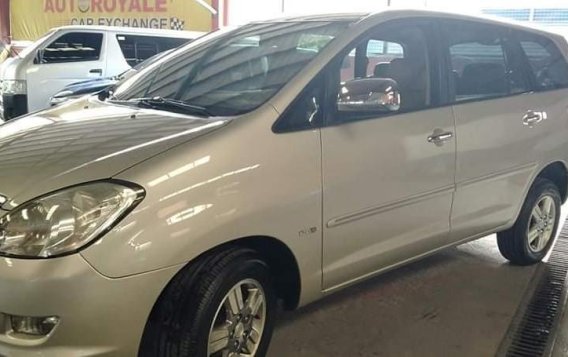 Selling Pearl White Toyota Innova 2007 in Quezon-1