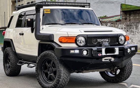 White Toyota Fj Cruiser 2017 for sale