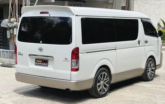 Pearl White Toyota Hiace 2017 for sale-3