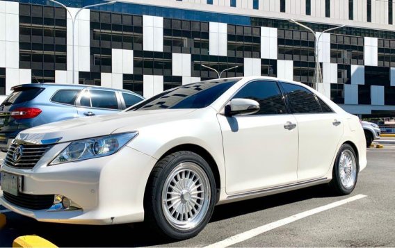 Selling Pearl White Toyota Camry 2013 in Muntinlupa-1