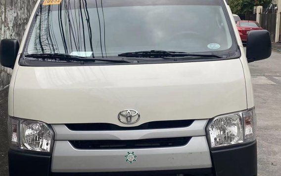 Selling White Toyota Hiace 2020 in Makati