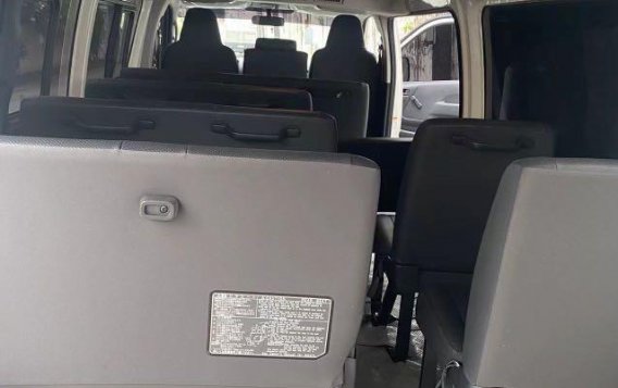 Selling White Toyota Hiace 2020 in Makati-6