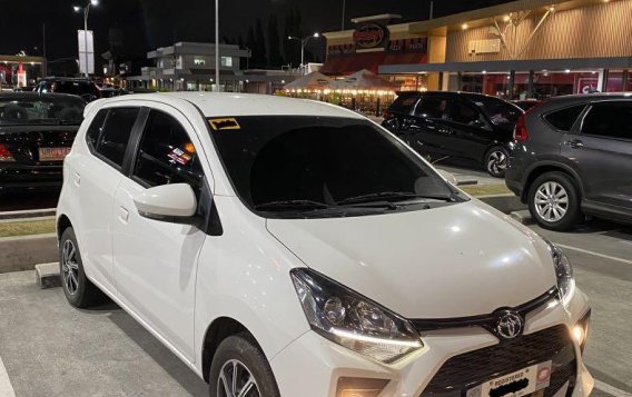 Selling White Toyota Wigo 2021 in Manila