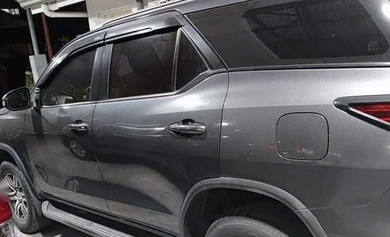 Selling Grey Toyota Fortuner 2017 in Parañaque-4