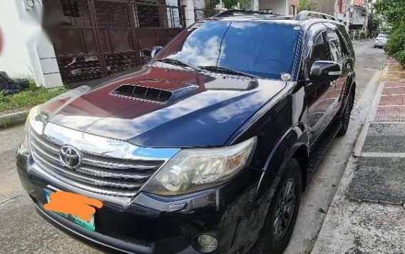 Selling Black Toyota Fortuner 2013 in Pasig-2