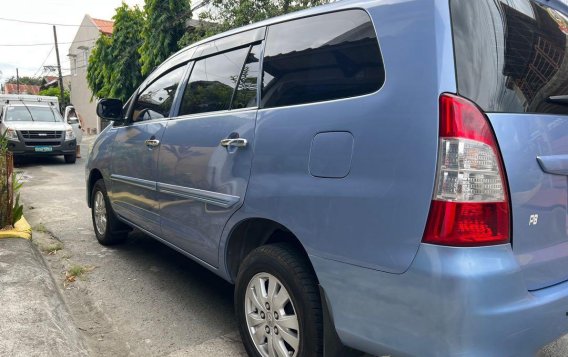 Selling Blue Toyota Innova 2013 in Victoria-3