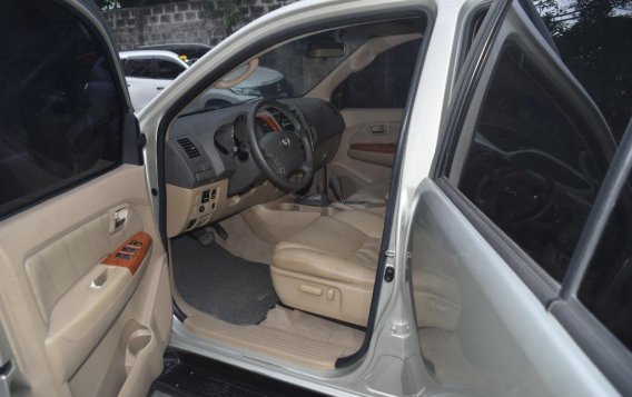 Selling Silver Toyota Fortuner 2011 in Quezon City-7