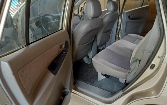 Brightsilver Toyota Innova 2011 for sale in Cainta-1