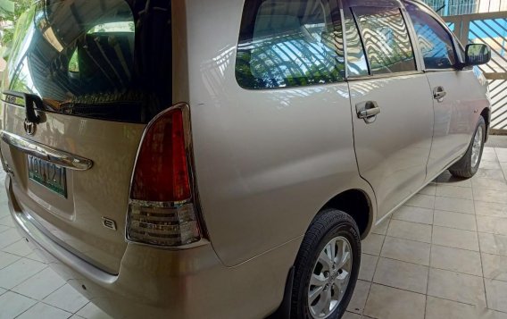Brightsilver Toyota Innova 2011 for sale in Cainta-3